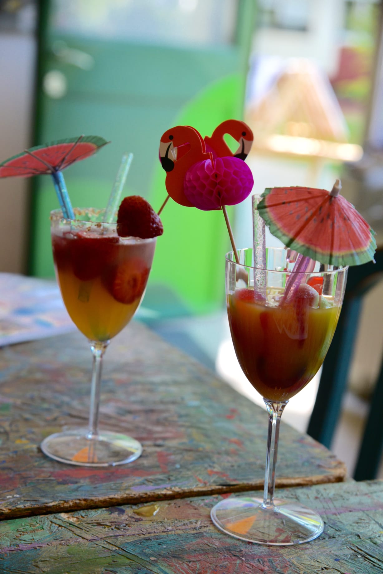 Gotovi mocktailovi s flamingom i kišobranom